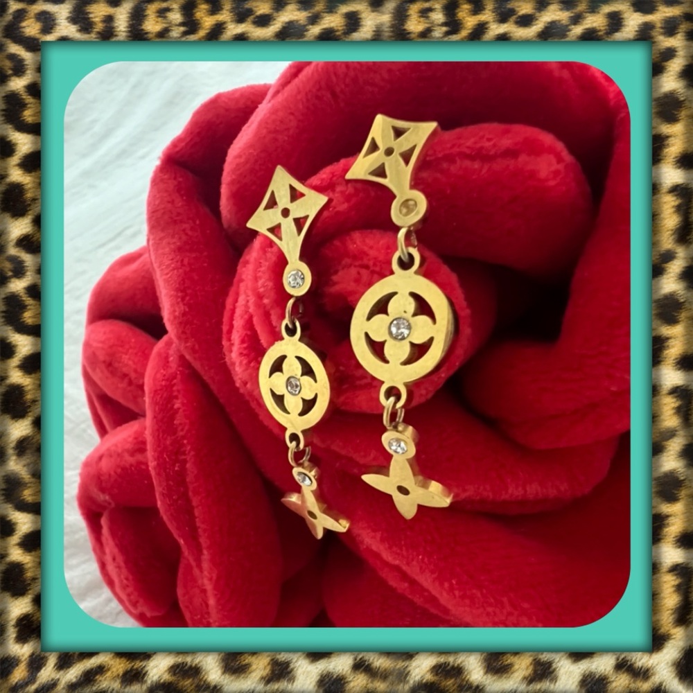 👑✅PRICE FIRM✅Elegant Gold Stainless Steel Drop Earrings